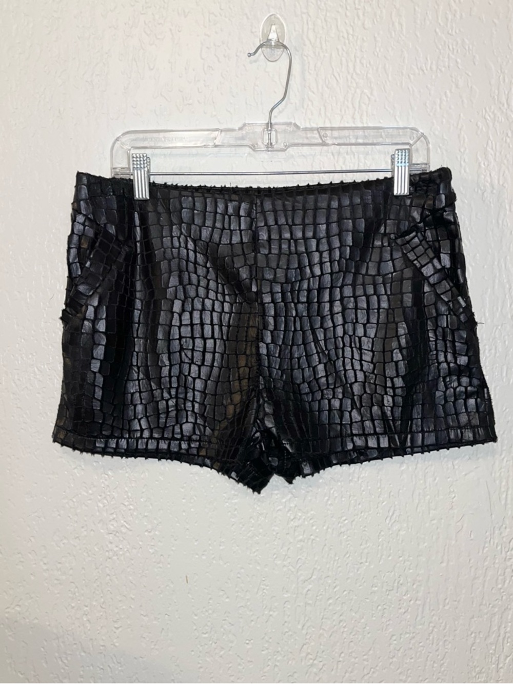 DO&Be Croc-Embossed Women’s Shorts SZ-2
